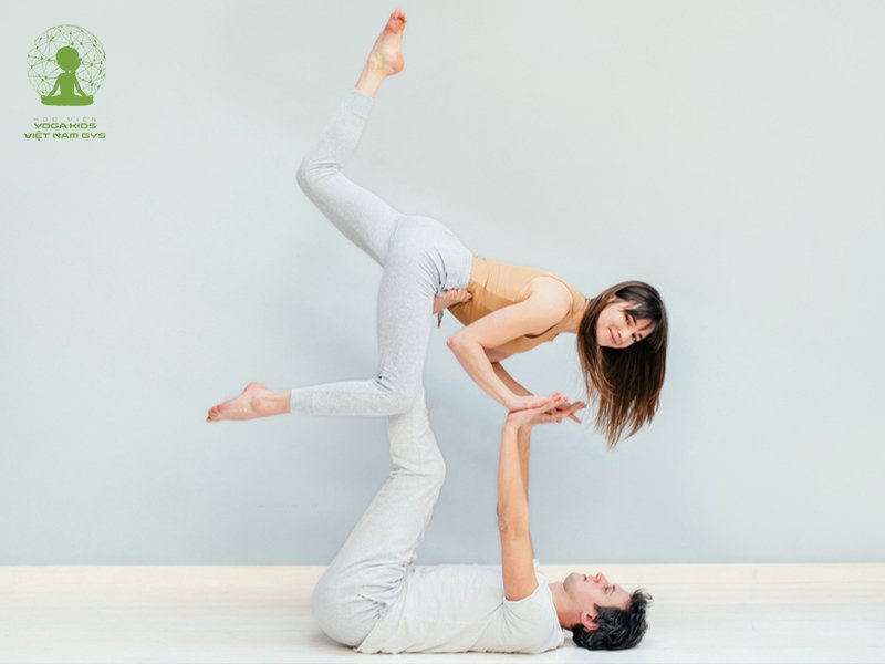 acro-yoga-la-gi-7-dieu-quan-trong-can-biet-truoc-khi-luyen-ta-acro-yoga-1